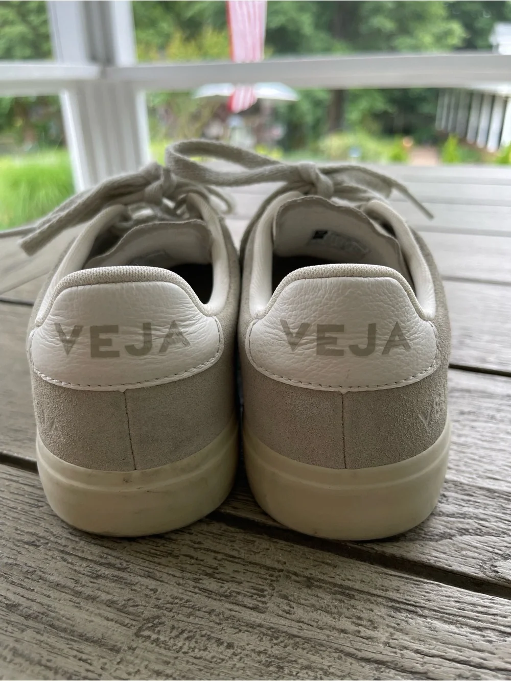 Veja Suede Low-Top Sneakers in Light Gray and Off-White Leather Womens Size 5